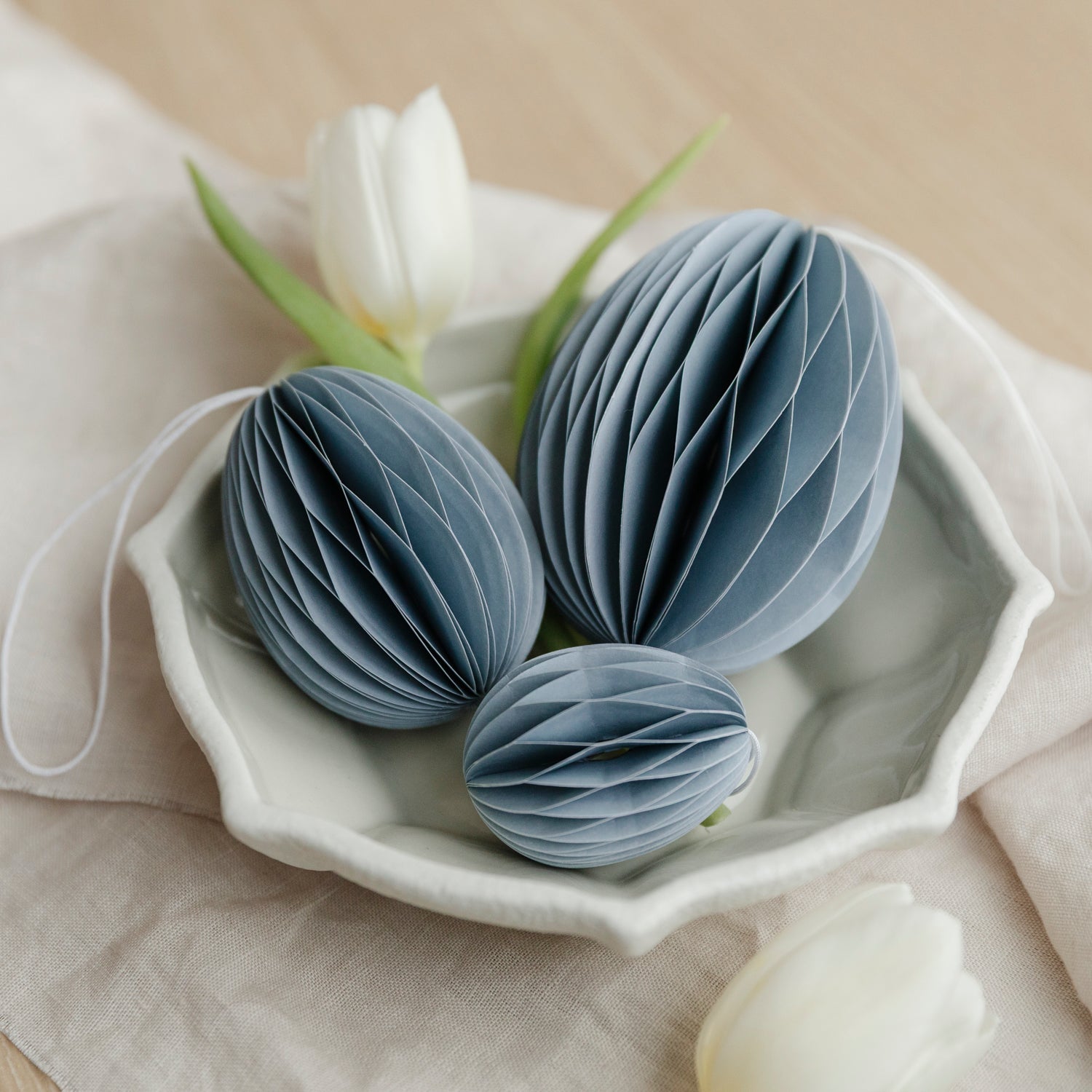 Osterei aus Papier - hellblau