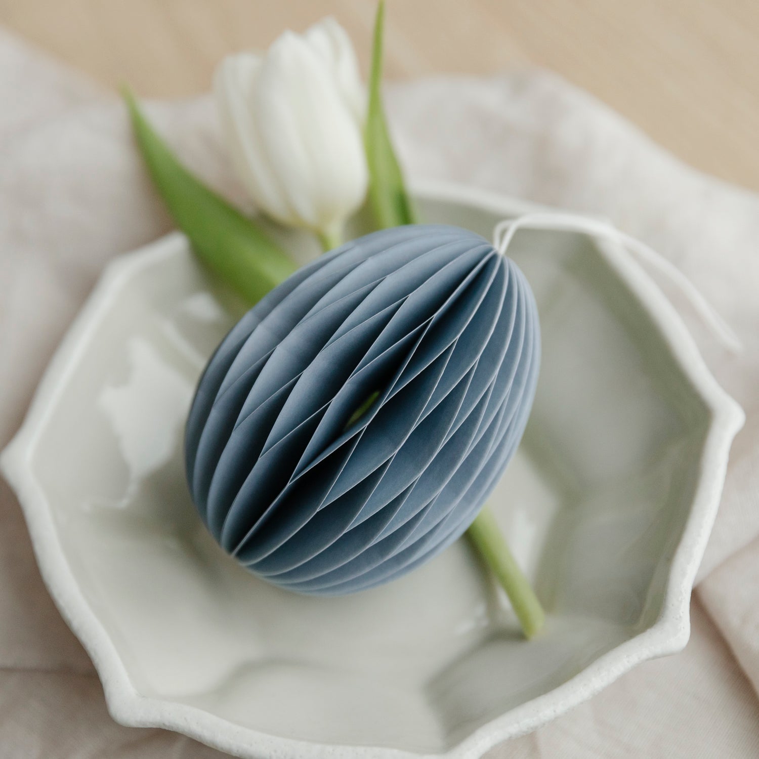 Osterei aus Papier - hellblau