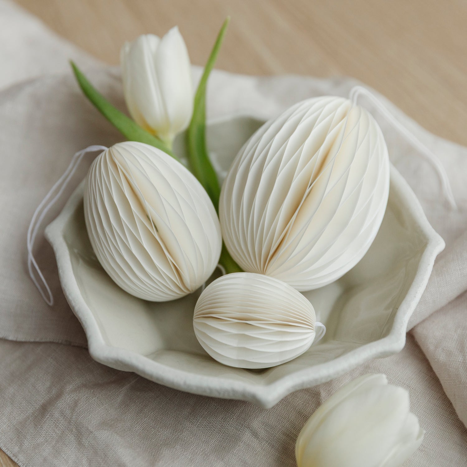 Osterei aus Papier - weiß