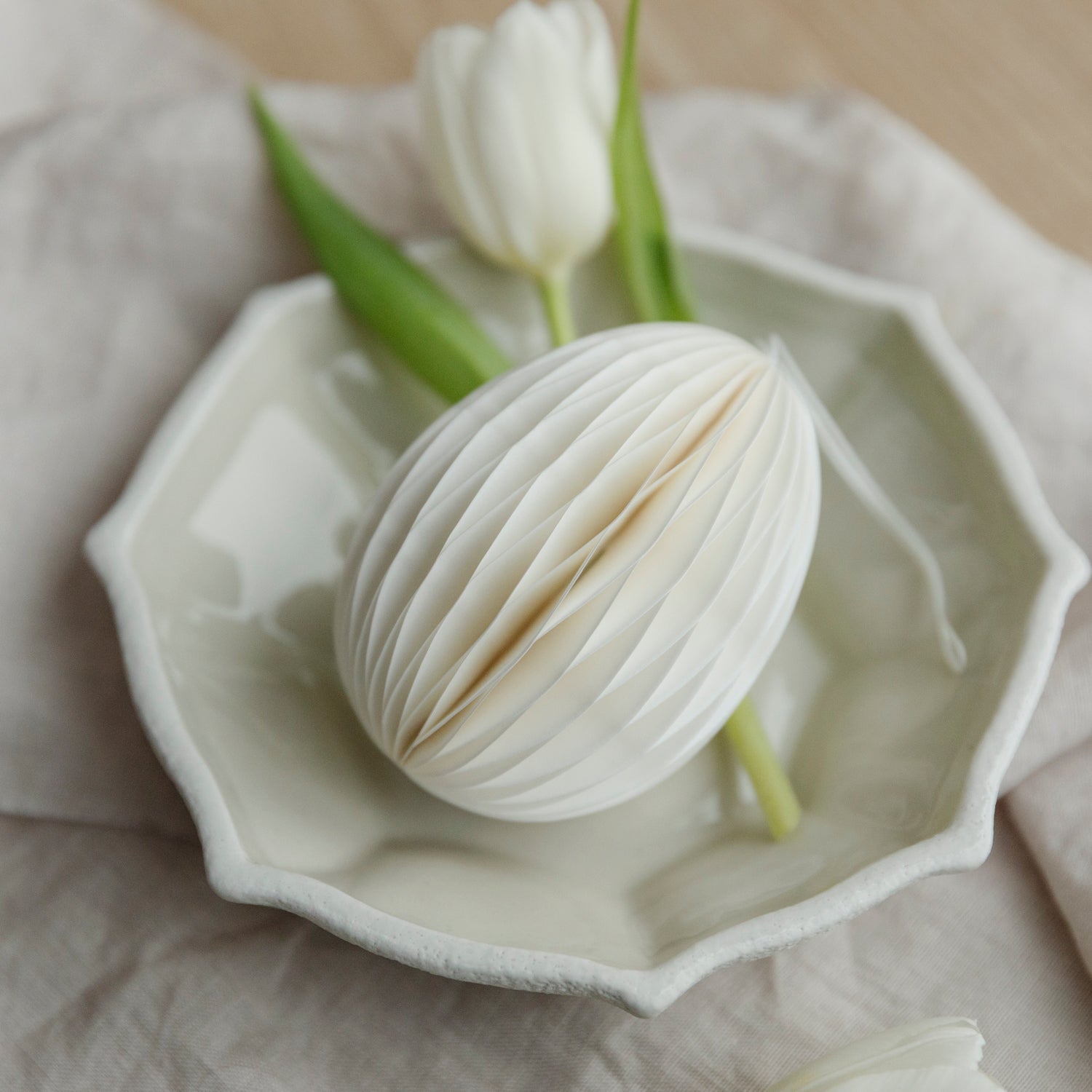 Osterei aus Papier - weiß