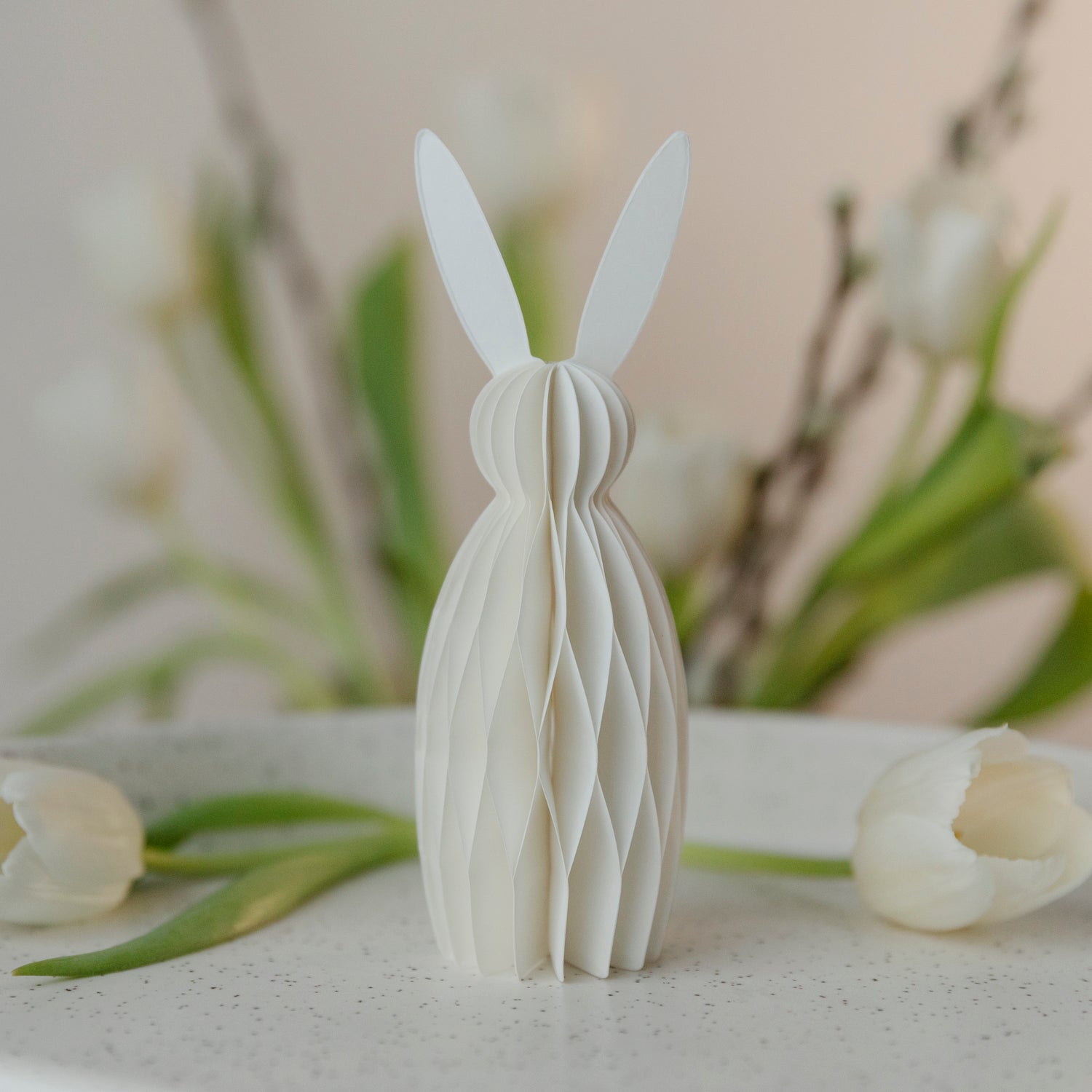 Osterhase Paul aus Papier - weiß